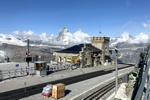 Der Gipfelbahnhof der Zahnradbahn auf über 3000 Meter Höhe auf den Gornergrat.