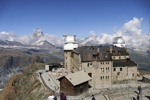 Gornergratbergstation mit Sternwarte und Blick auf das Matterhorn.