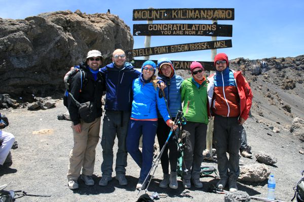 Glückliche Wanderer! Wir sind im Adrenalinrausch. Glückliche Wanderer! Wir sind im Adrenalinrausch.