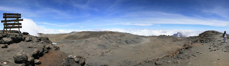 Der Blick vom Kraterrand in die Caldera. Der Blick vom Kraterrand in die Caldera.