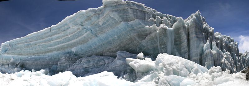 Die Gletscher wirken massiv, aber die Temperatur liegt über 0°C. Die Gletscher wirken massiv, aber die Temperatur liegt über 0°C.