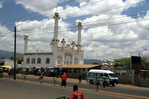 Die weiße Sunni Moschee im Herzen der Stadt. Die weiße Sunni Moschee im Herzen der Stadt.