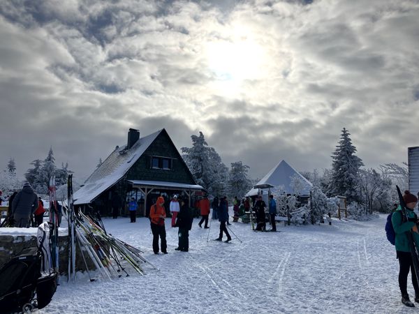 Hütte auf dem Kahleberggipfel. Hütte auf dem Kahleberggipfel.
