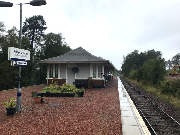 Auf dem Bahnsteig in Bridge of Orchy war recht wenig los. Auf dem Bahnsteig in Bridge of Orchy war recht wenig los.